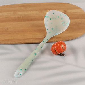 Factory supply long handle silicone soup ladle for <em>kitchen</em> utensils